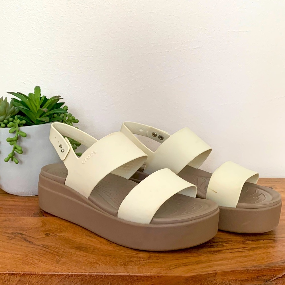 Crocs Brooklyn Low Wedge Heel sz 9
